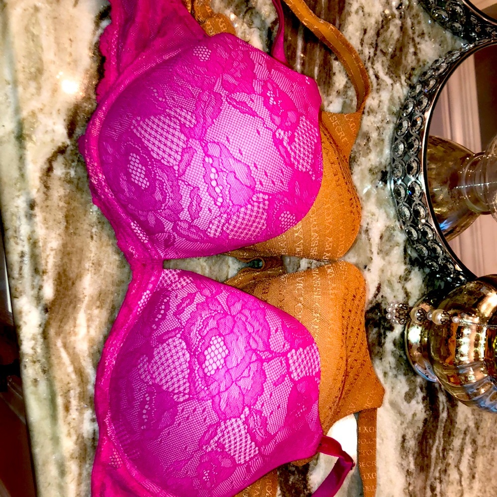 VS set of 2 bras both 36DDbiofit & body byVictoria